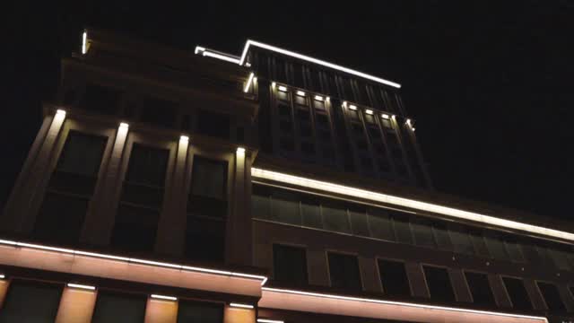 高科技建筑夜间照明塔几何摩天大楼豪华视频下载