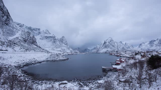 挪威罗浮敦群岛的冬季景观。4k无人机航拍镜头视频素材