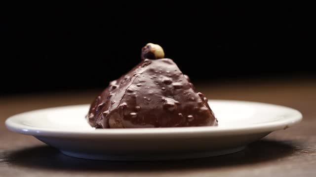 巧克力布朗尼配香草冰淇淋视频素材