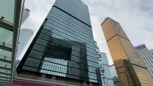 市中心玻璃建筑概念视频下载