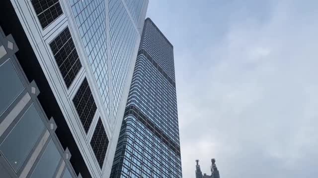 市中心玻璃建筑概念视频素材