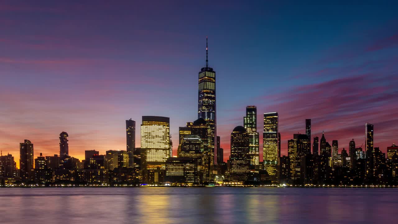 从白天到夜晚的时间流逝，纽约市中心的天际线视频下载