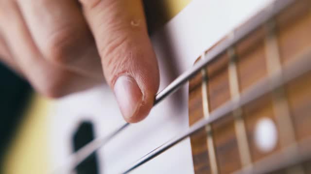 贝斯手用不锈钢吉他弦演奏视频下载
