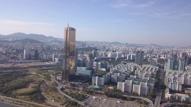 韩国首尔Yeouido金融区63号楼视频素材