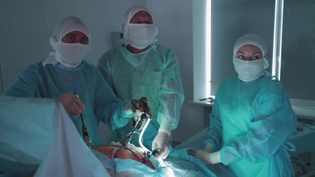 腹腔镜切除胆囊的手术。视频下载