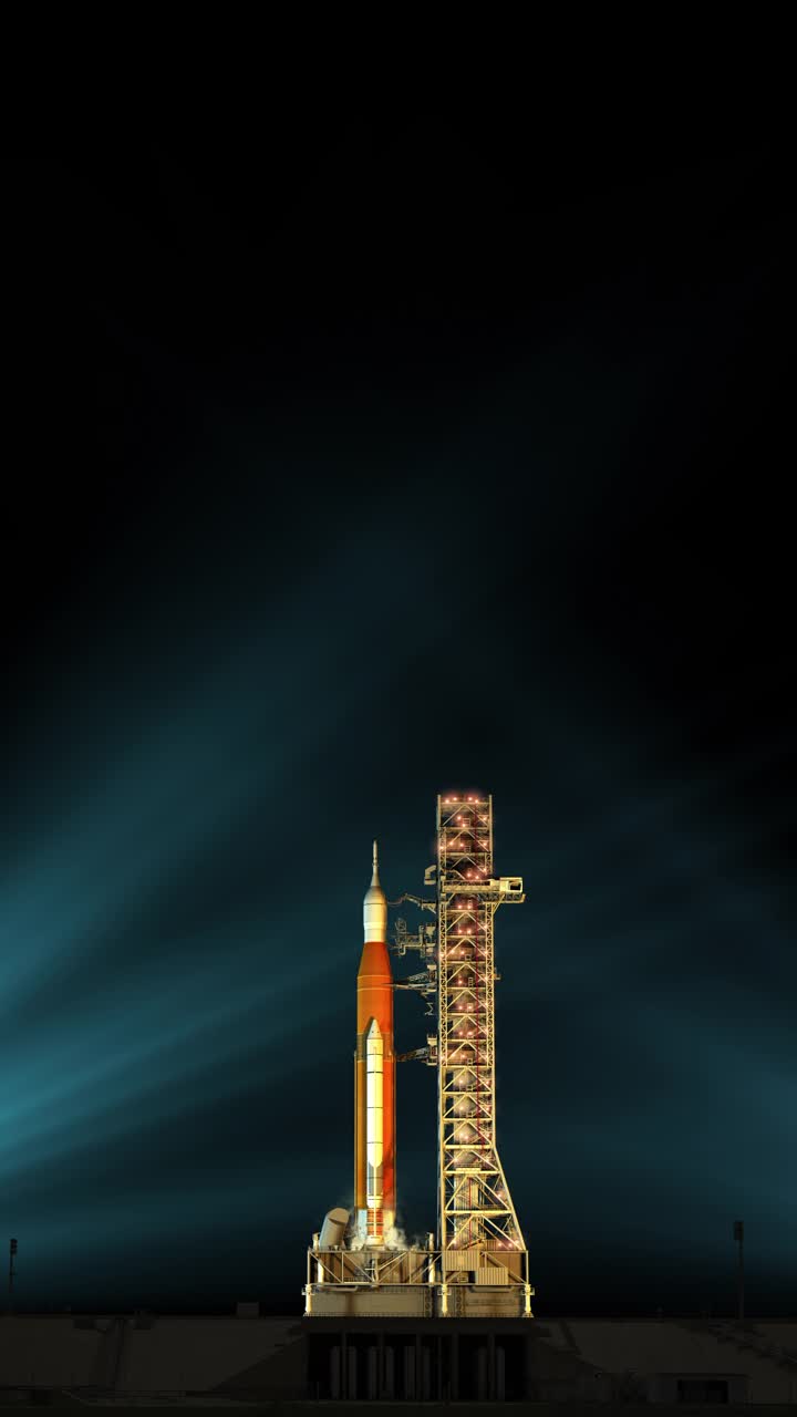大型重型火箭夜间发射的垂直视频。缓慢的运动。视频素材