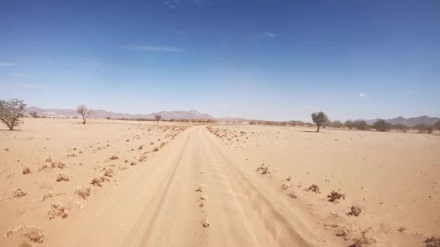 在纳米比亚开快车视频素材
