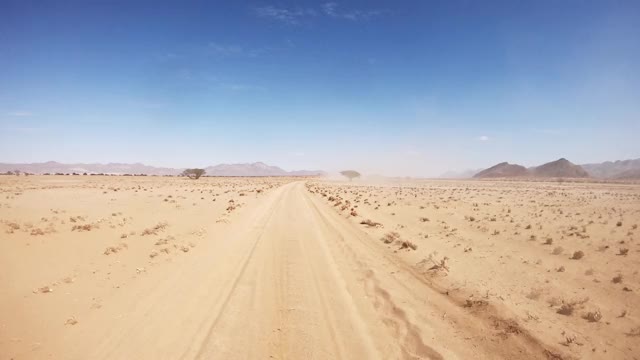 在纳米比亚开快车视频素材