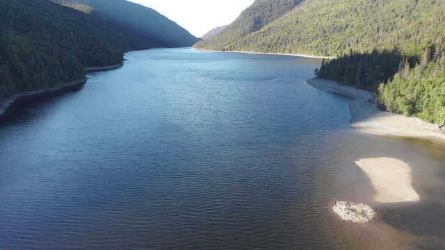 鸟瞰图Lac Matane视频素材