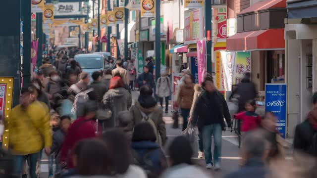 在日本东京品川东岸吉座购物街，挤满了游客视频下载