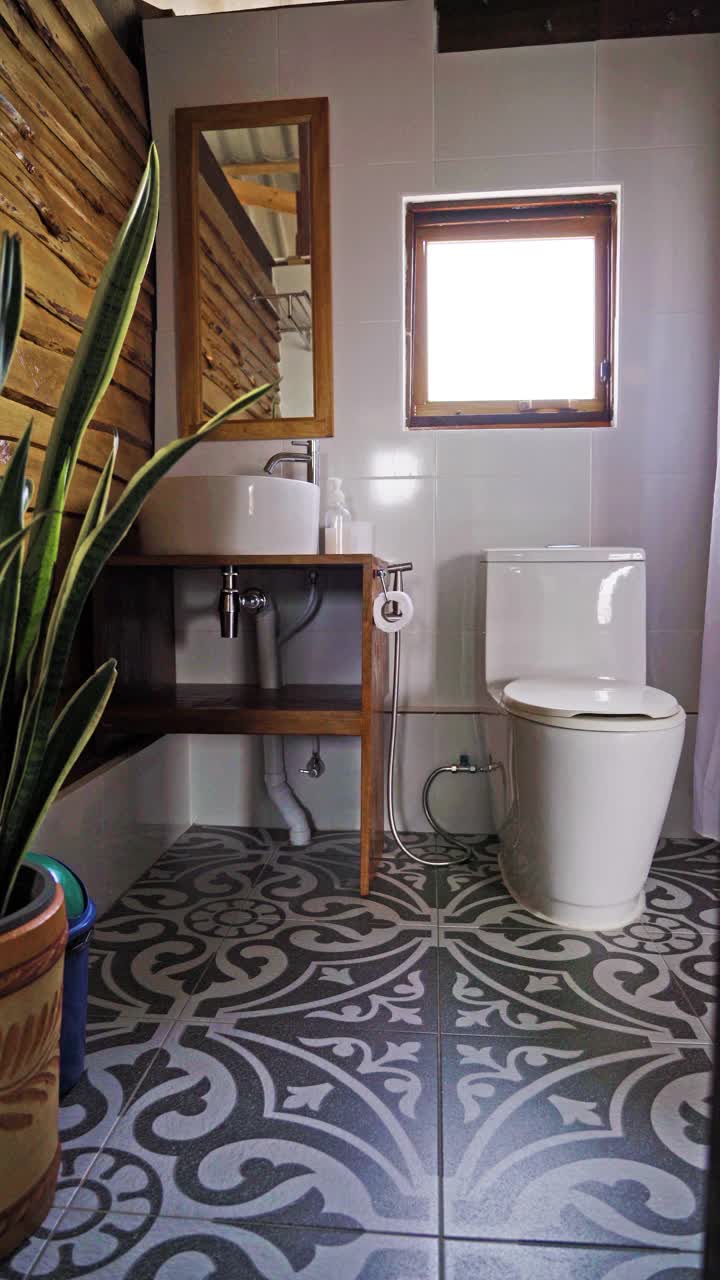 现代浴室在泰国垂直格式视频视频下载