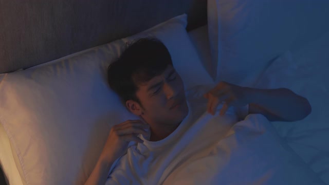 亚洲男人失眠视频下载