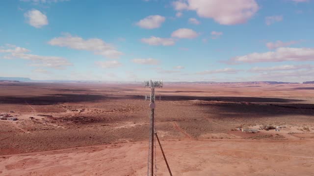 5G蜂窝通信塔位于亚利桑那州北部，用于蜂窝移动电话和视频数据传输视频素材