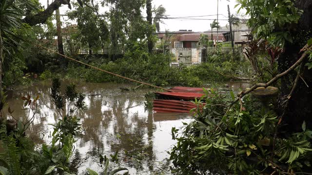 超级台风“哥尼”袭击娜迦市。视频下载