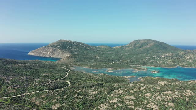 2剪辑!鸟瞰图壮观的阿西那拉岛，撒丁岛-意大利视频下载