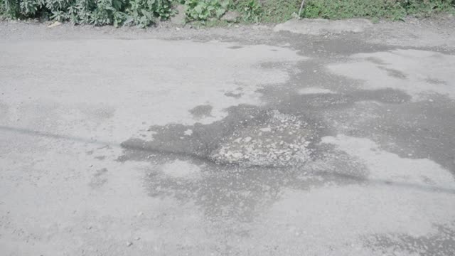 印度街道上的坑洼，印度道路状况最糟糕视频下载