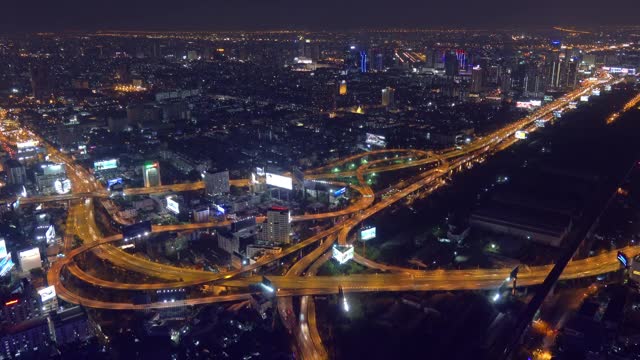 鸟瞰图照亮曼谷城市的夜晚视频素材