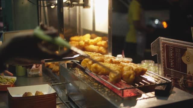 曼谷街头的食品市场视频下载