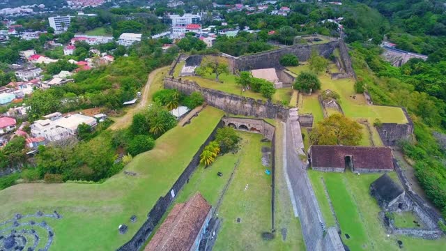 夏威夷瓦胡岛的古老防御工事视频下载