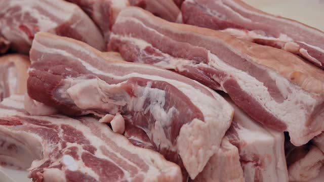 猪肉切厂多块生肉视频下载