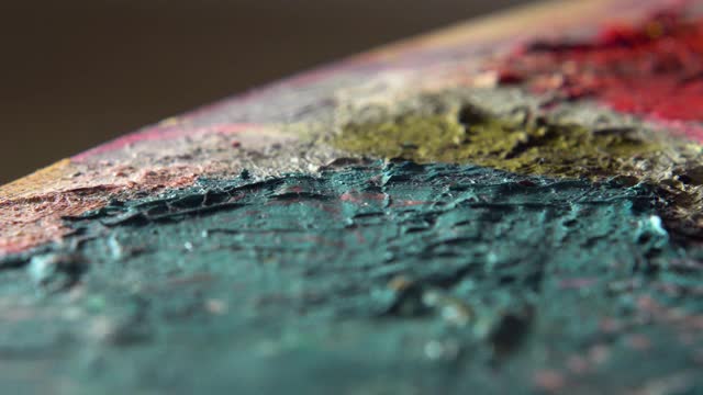 木制调色板上干枯的颜料视频素材