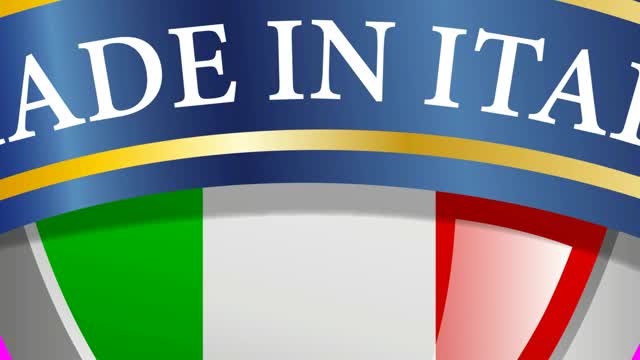 意大利制造，盾牌上有旗帜，丝带上有文字。色度键与复制空间。二维动画。剪辑素材4k为Gif视频下载
