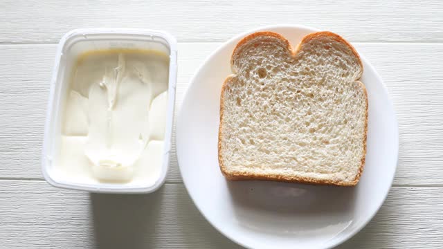 黄油在面包上视频下载