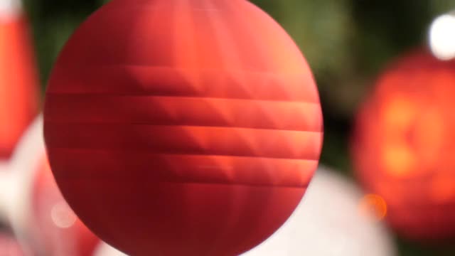 旋转圣诞红球视频下载
