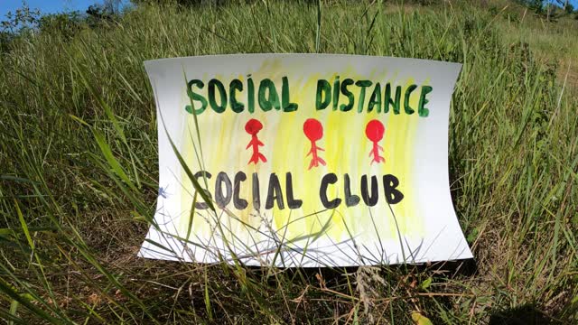 社交距离社交俱乐部!在公共场所保持距离!视频下载