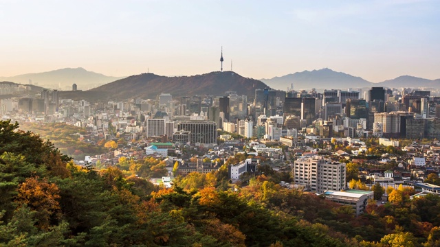 韩国首尔，钟楼和钟楼周围的四季风景视频素材