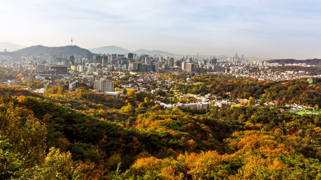 韩国首尔庆福宫周围的城市景观视频素材