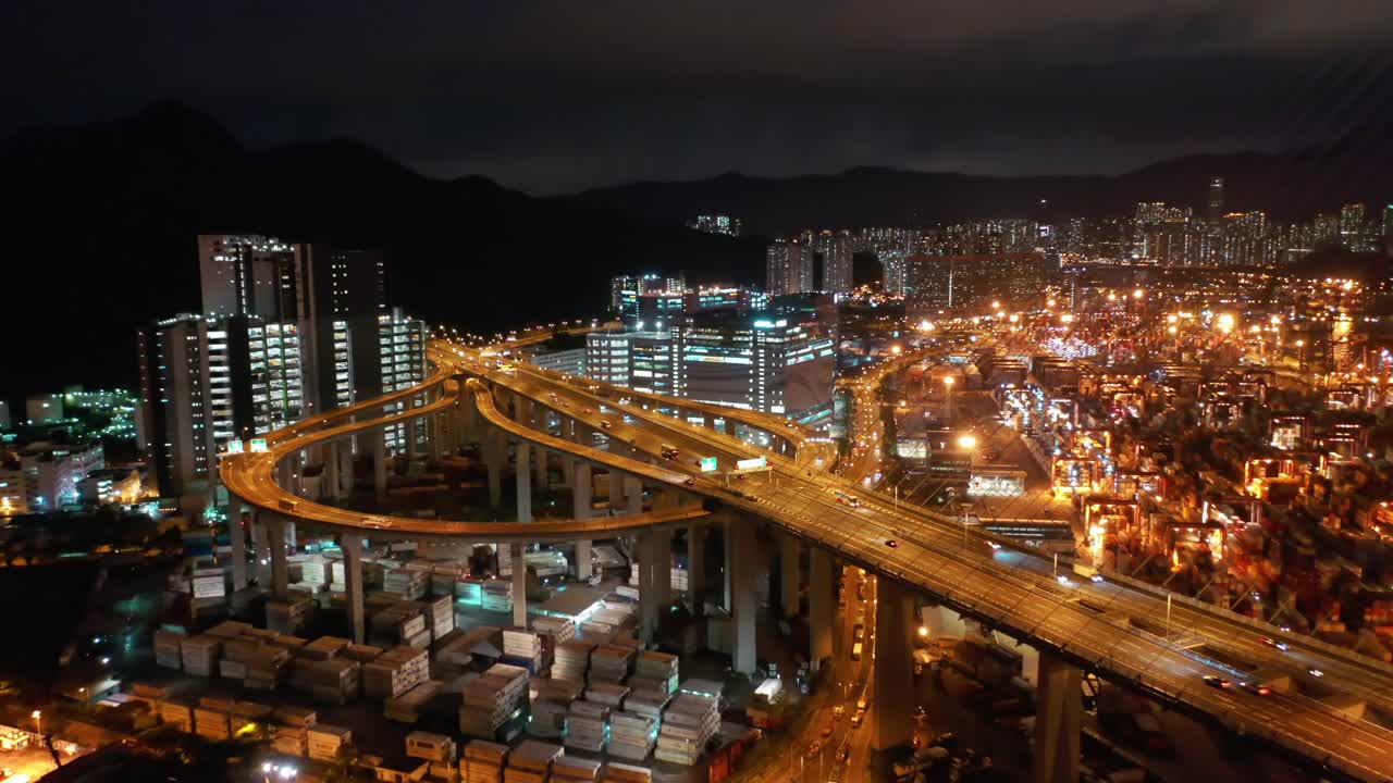 葵青货柜码头及昂船洲大桥夜间鸟瞰图视频下载