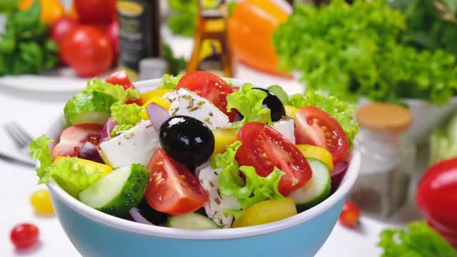 新鲜蔬菜沙拉，地中海风味希腊沙拉视频素材