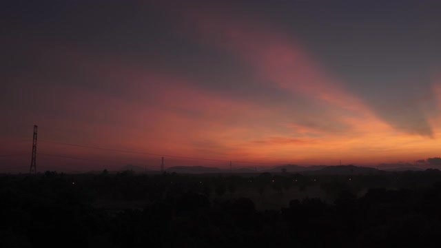 美丽的日出在山上视频素材