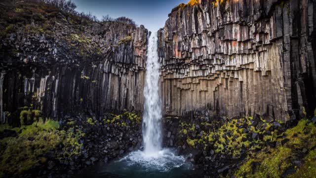 冰岛的斯瓦提福斯瀑布视频素材