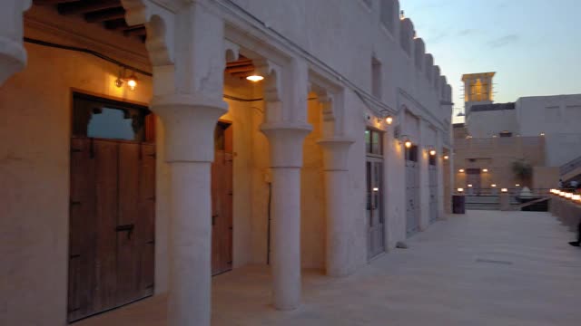 迪拜的Al Seef历史街区公共步行区视频素材