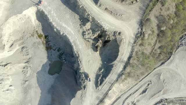在花岗岩采石场上空拍摄4k视频视频素材