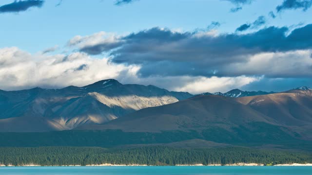普卡基湖周围的山/新西兰视频素材