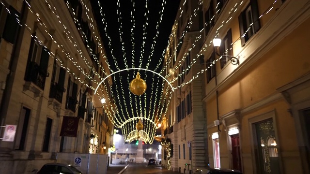 2020年圣诞节，圣诞装饰在罗马市中心的街道上视频下载