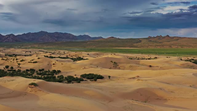 蒙古沙丘鸟瞰图视频素材