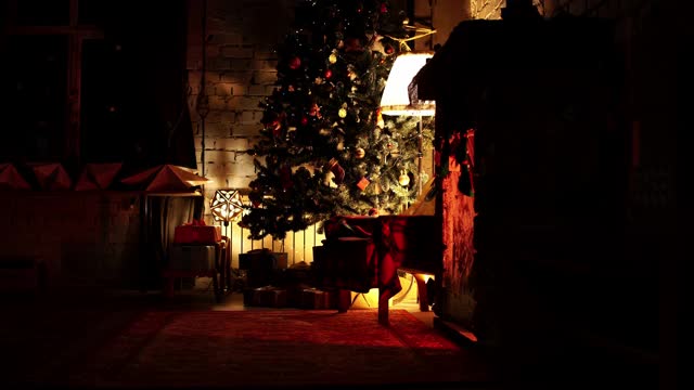 温馨的客厅准备庆祝新年在晚上的时间循环视频视频下载