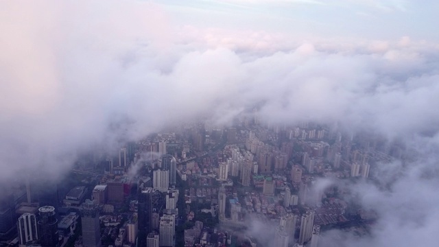 雾中的上海鸟瞰图视频素材