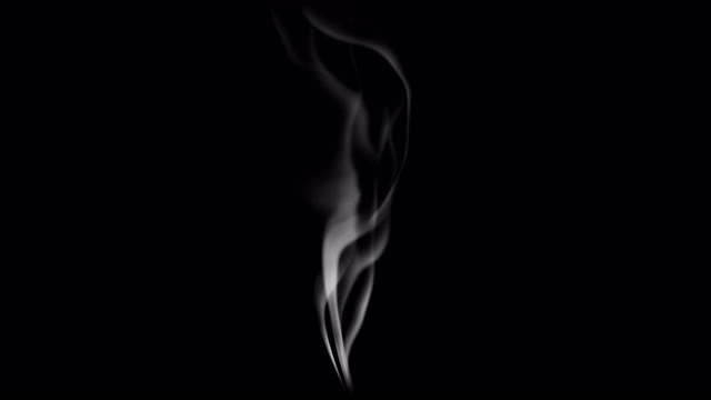 流香烟在黑色的背景，烟流在黑色luma哑光，热蒸汽烟视频下载