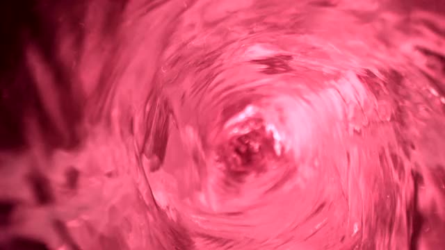 红色的水流旋涡从水孔中流出视频素材
