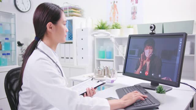 网络摄像头上的远程医疗概念视频素材