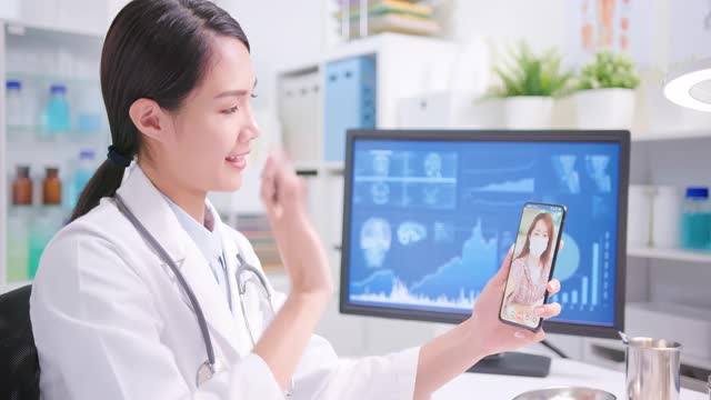 智能手机上的远程医疗概念视频素材
