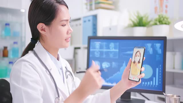 智能手机上的远程医疗概念视频素材
