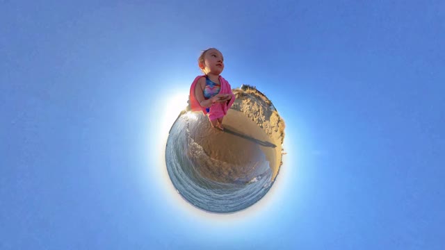 沙滩上的小女孩，小星球的格式视频素材