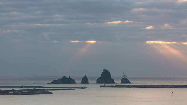 在韩国釜山，阳光照耀的Oryukdo岛/南谷视频素材
