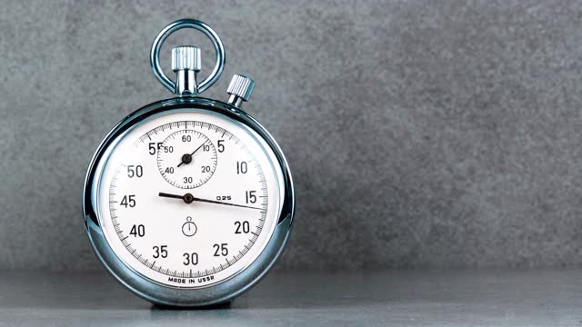 计时器或Sitopwatch上的空灰色背景倒计时和计时主题视频素材